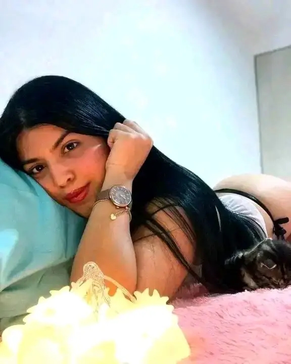 Hola calarca soy una chica de estrovertida y caliente en la cama 